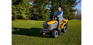 Traktor ogrodowy STIGA Estate 384