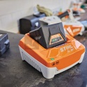 Szybka ładowarka STIHL AL 301 11398893 EA094305500 Szybka ładowarka STIHL AL 301 11398893 EA094305500